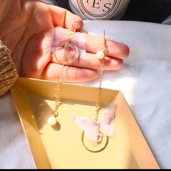 Beautiful Asymmetrical Butterfly 🦋 Earrings - Picture 3 of 7